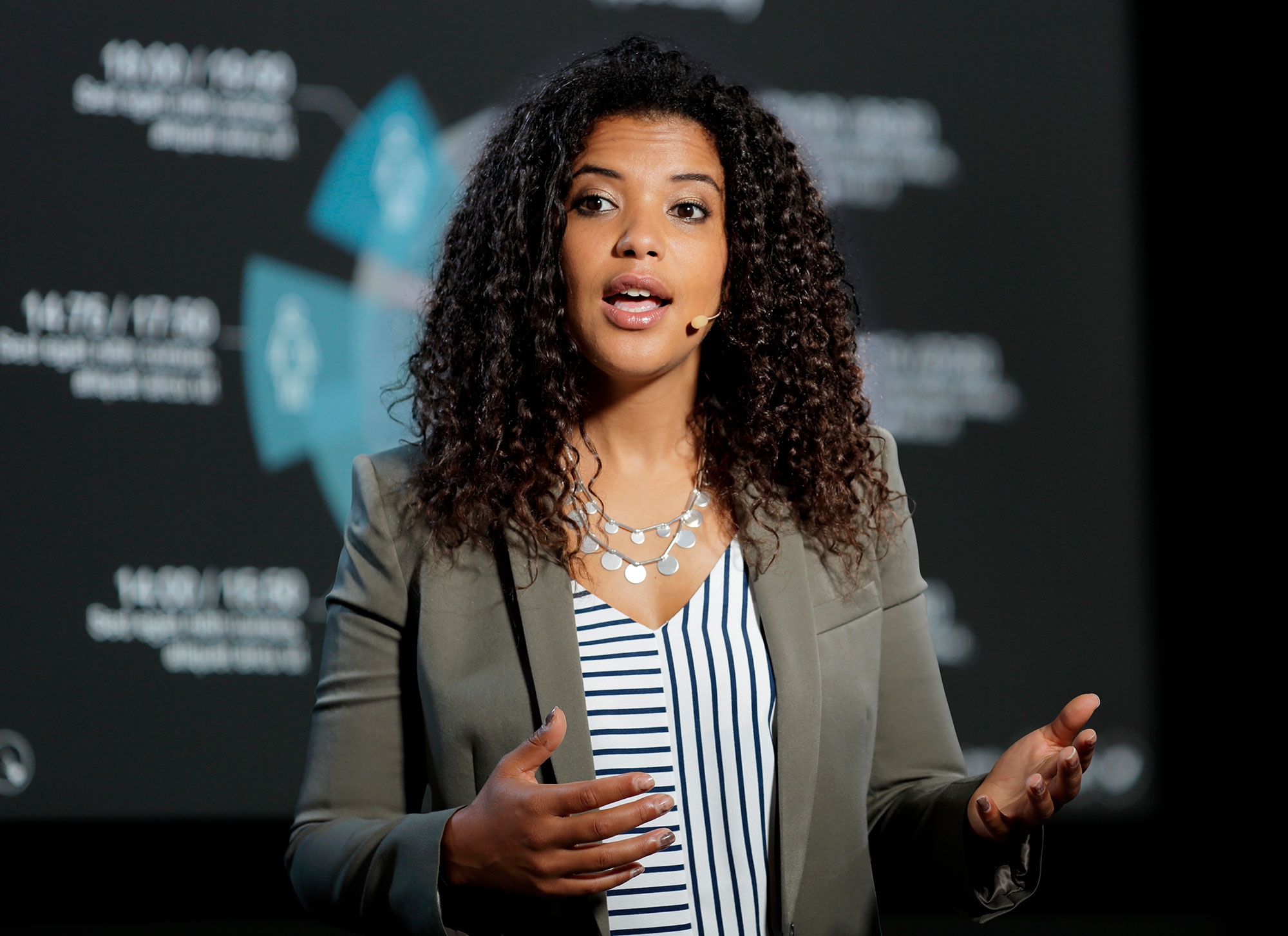 4 Questions to Consider When Creating Engaging Hybrid Event Experiences